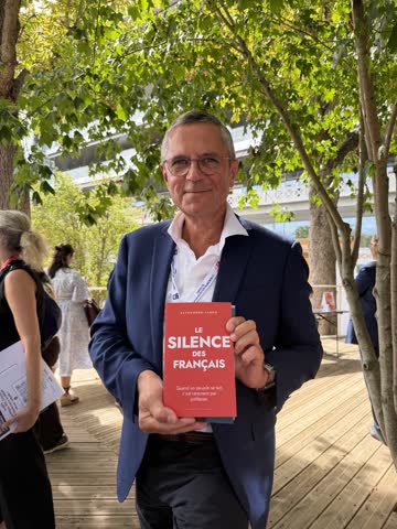 À La REF, le livre en main