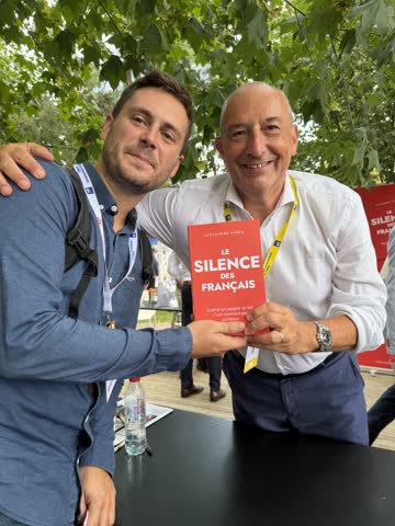 À La REF, le livre en main avec Alexandre Farro