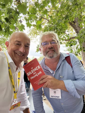 À La REF, le livre en main avec Alexandre Farro